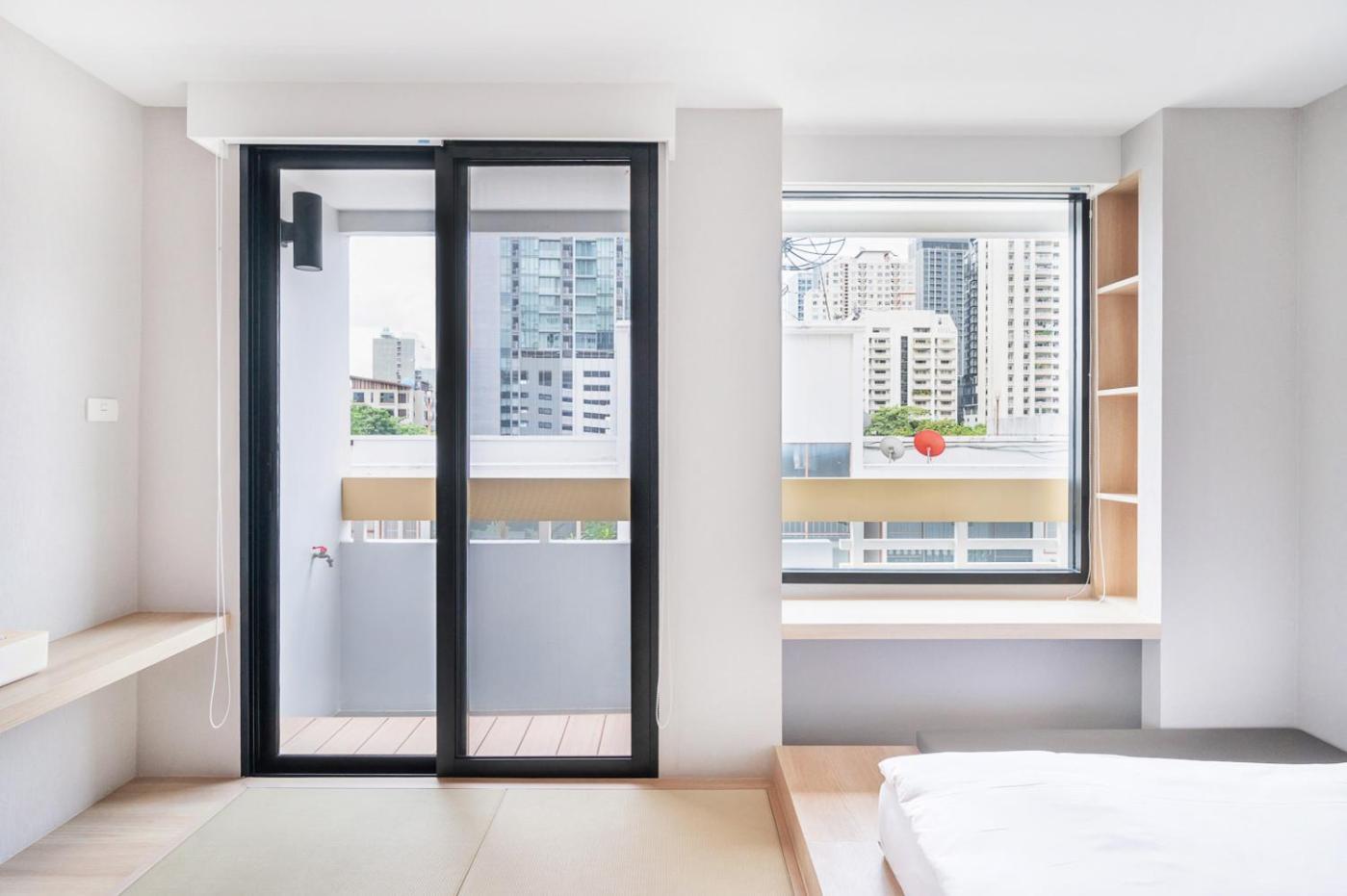 Livezen Bangkok Sukhumvit Hotel Exterior photo